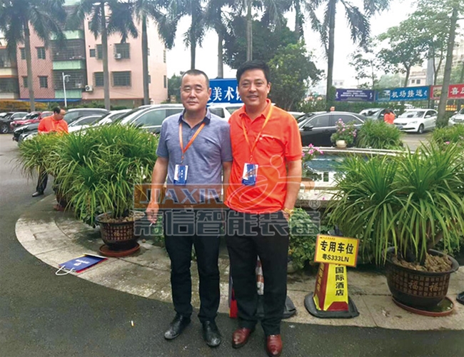 与昆明705所毕旭导师合影